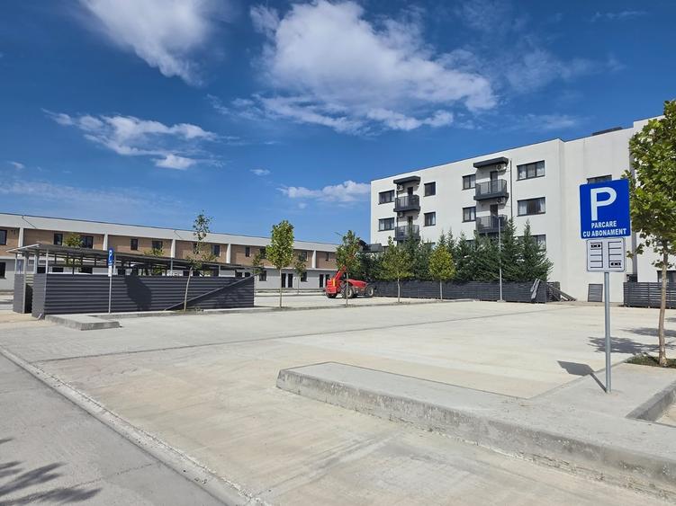 Apartament cu 2 camere semidecomandat în 1 Decembrie