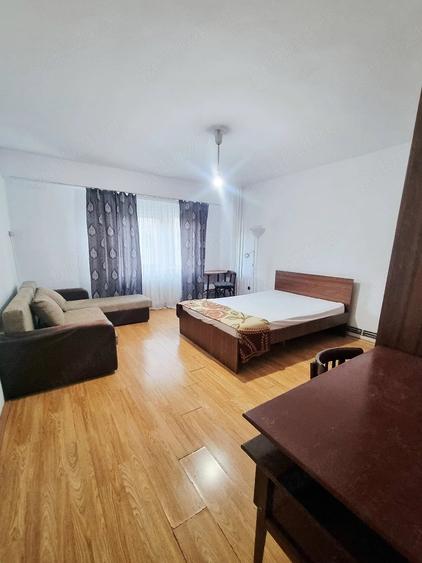 Garsonieră decomandată în Central
