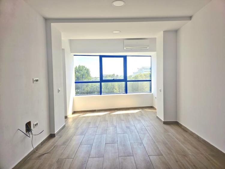 Apartament cu 3 camere semidecomandat în Olimp