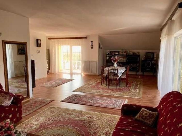 Casă cu 4 camere în Sânpetru