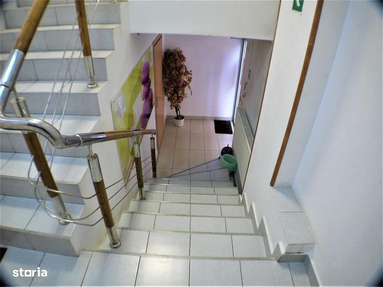 Spațiu comercial, de 240 mp, în Central