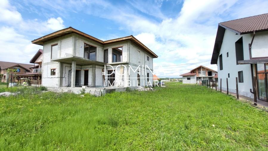 Casă individuală cu 5 camere cu Canalizare în Est