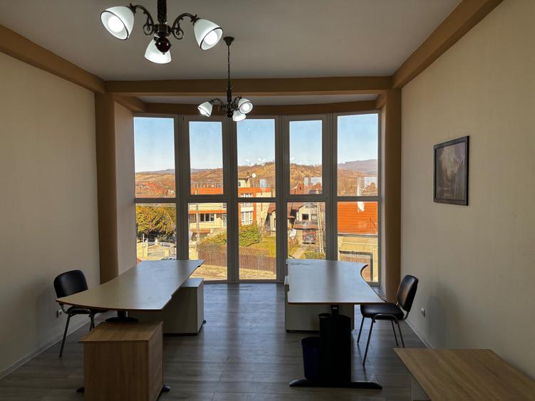 Spațiu comercial, de 25 mp, în Central