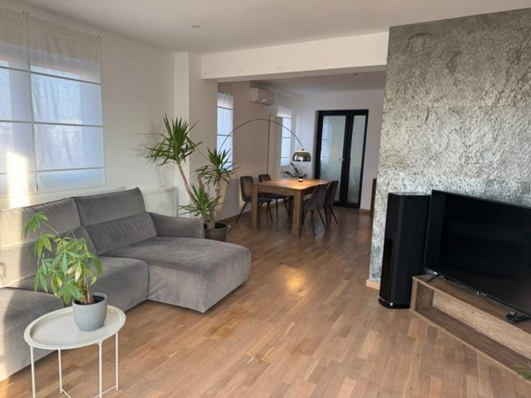 Penthouse cu 4 camere semidecomandat, mobilat în Pipera
