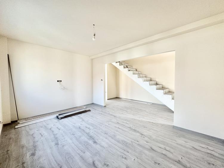Duplex cu 4 camere cu Canalizare în Moșnița Nouă