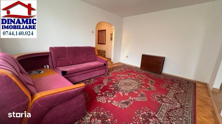 Apartament cu 3 camere semidecomandat în Nord