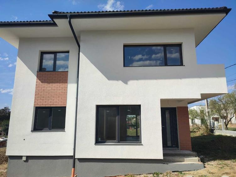 Casă cu 4 camere în Central