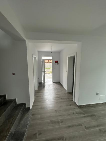 Casă cu 3 camere cu Canalizare în Giroc