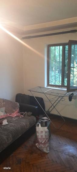 Apartament cu 3 camere semidecomandat în Micro 6