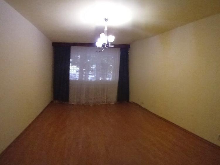Apartament cu 4 camere decomandat în Tineretului