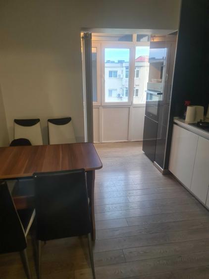 Apartament cu 3 camere decomandat în 1 Mai