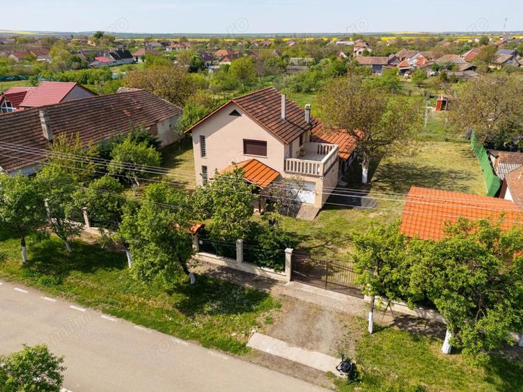 Casă cu Teren 2825 Mp în Păuliș
