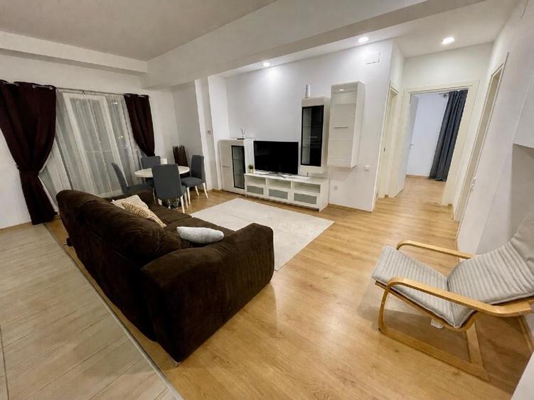 Apartament cu 3 camere semidecomandat în Ștefăneștii de Jos