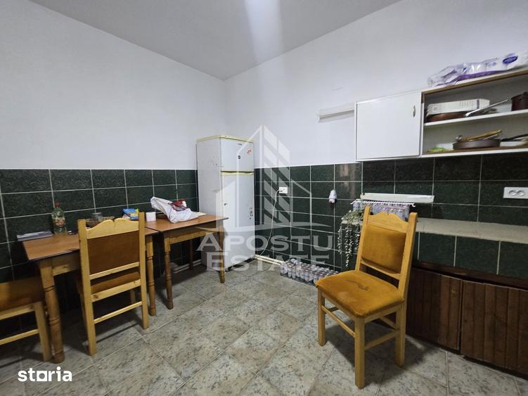 Casă cu 8 camere cu Teren 1140 Mp în Central