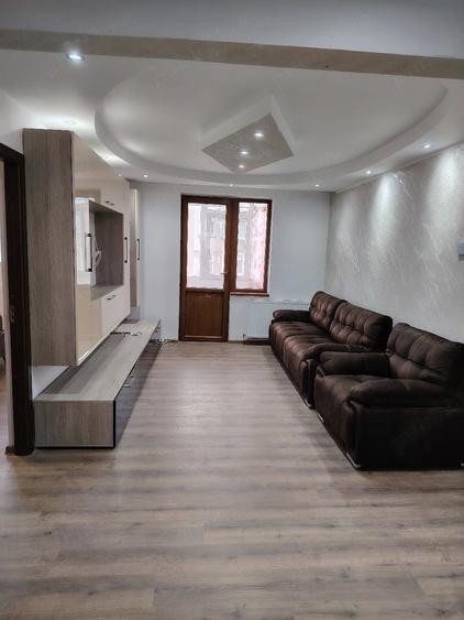 Apartament cu 4 camere decomandat în Exterior Vest