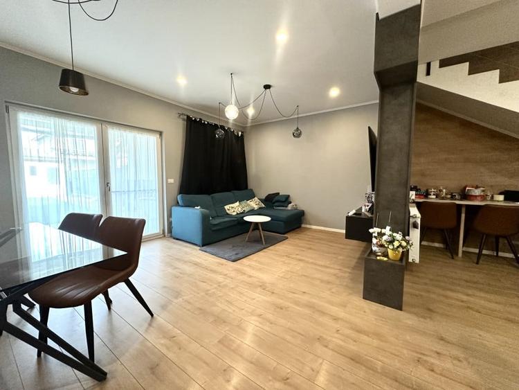 Duplex cu 4 camere cu Canalizare în Dumbrăvița