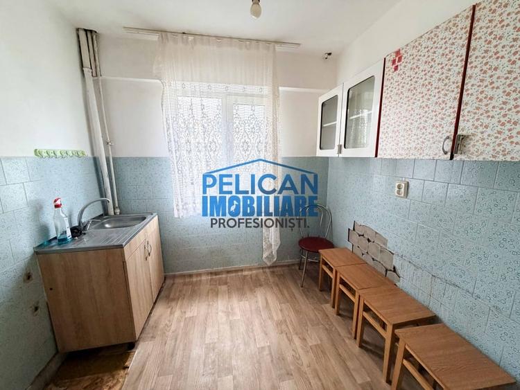 Apartament cu 3 camere semidecomandat în Vest