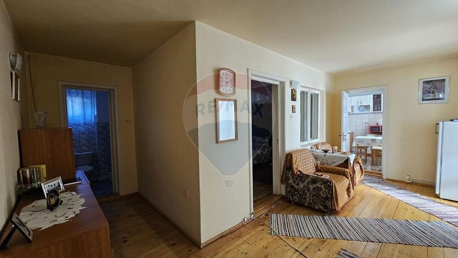 Casă cu 5 camere cu Teren 2078 Mp în Bogata