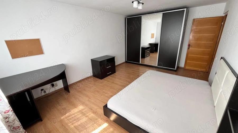 Apartament cu 3 camere semidecomandat în Păcii