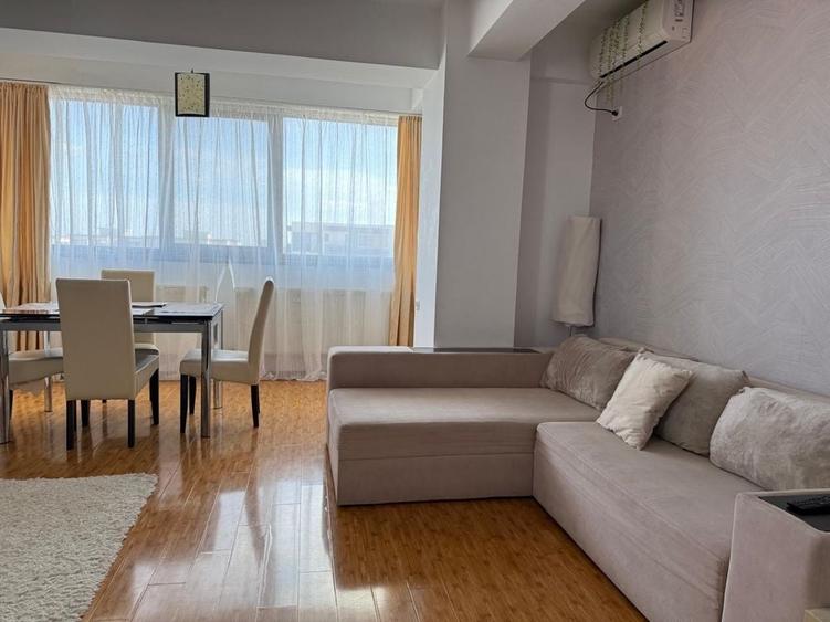 Apartament cu 3 camere decomandat în Palazu Mare