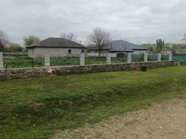 Casă cu 3 camere cu Teren 1631 Mp în Plopeni
