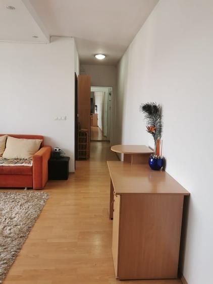 Apartament cu 3 camere semidecomandat, mobilat în Girocului