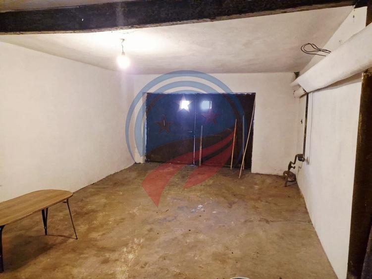 Casă individuală cu 5 camere cu Canalizare în 1 Mai