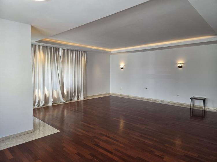 Apartament cu 4 camere decomandat în Dorobanți