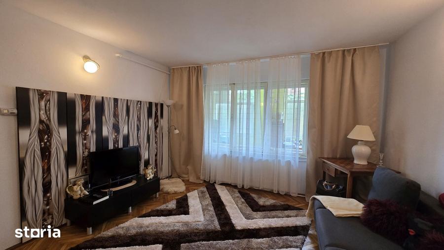 Casă cu 5 camere decomandat cu Teren 216 Mp în Central