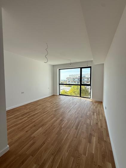 Apartament cu 3 camere semidecomandat în Pipera