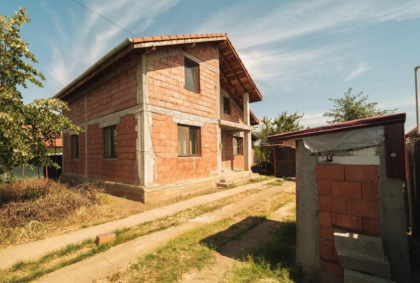 Casă individuală cu 3 camere cu Canalizare în Satchinez