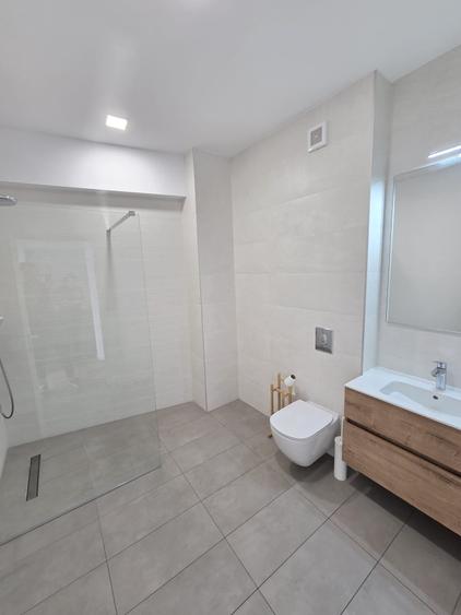Apartament cu 4 camere decomandat în Națiunile Unite
