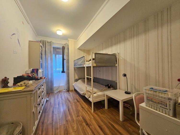 Apartament cu 3 camere decomandat, mobilat în Iancu Nicolae