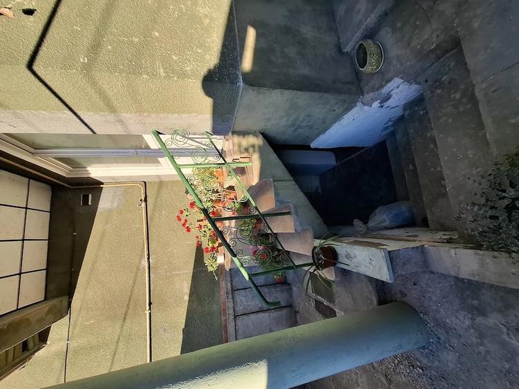 Casă cu Teren 688 Mp în Central