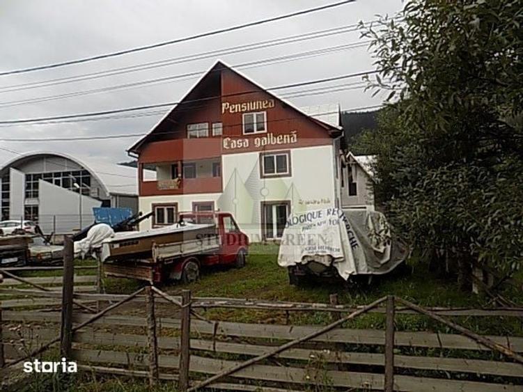 Casă cu 8 camere cu Teren 900 Mp în Central