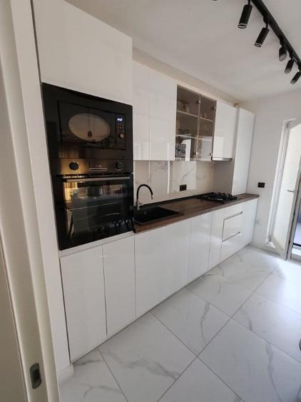 Apartament cu 3 camere decomandat în Sud