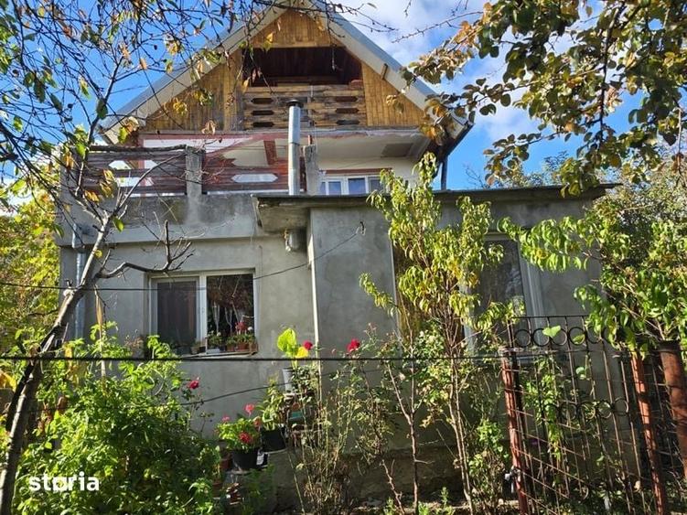 Casă cu 4 camere cu Teren 152 Mp în Central