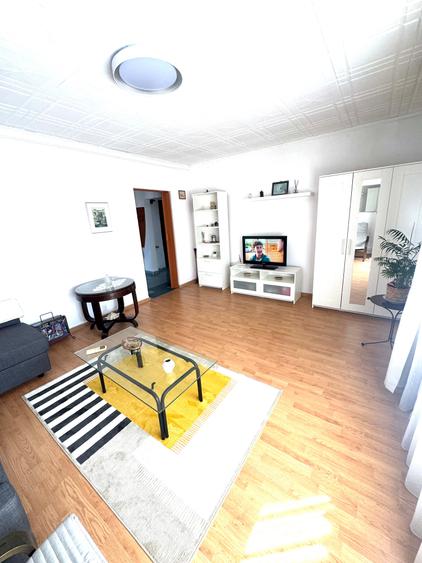 Apartament cu 3 camere decomandat în 13 Septembrie
