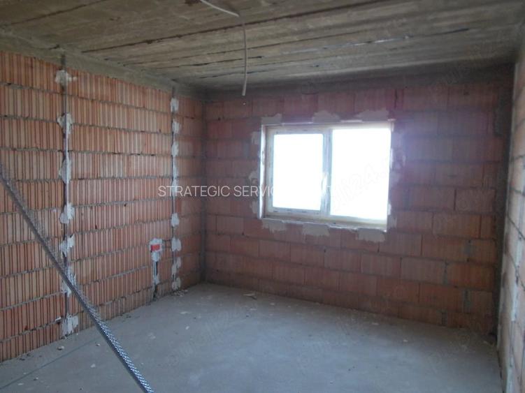 Duplex intreg jumatate, la rosu gri, Giarmata vii, P+E, 4 cam, 438mp teren