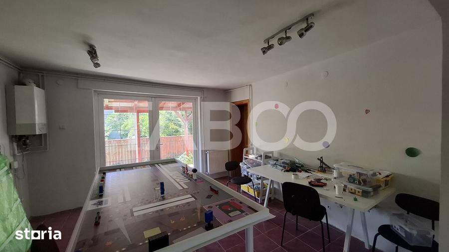 Casă cu 3 camere decomandat cu Teren 472 Mp în Central