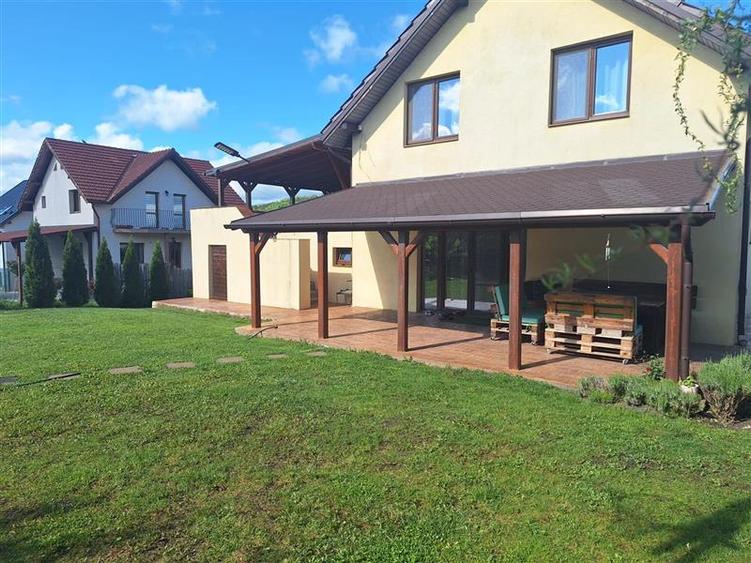 Casă individuală cu 5 camere cu Canalizare în Apahida