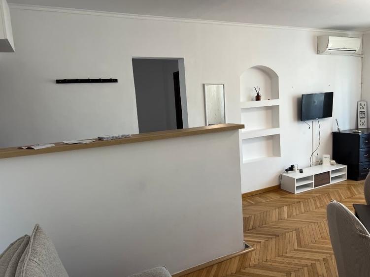 Apartament cu 2 camere semidecomandat, mobilat în Cișmigiu