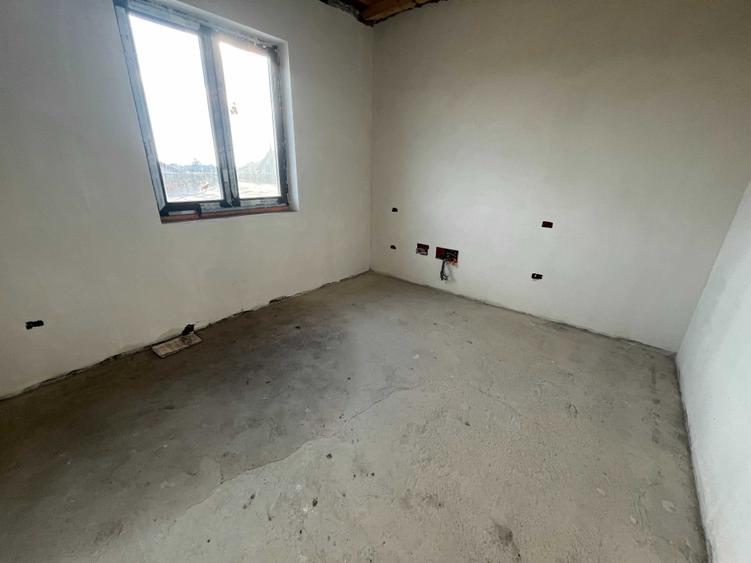 Casă cu 2 camere cu Teren 250 Mp în Vânători