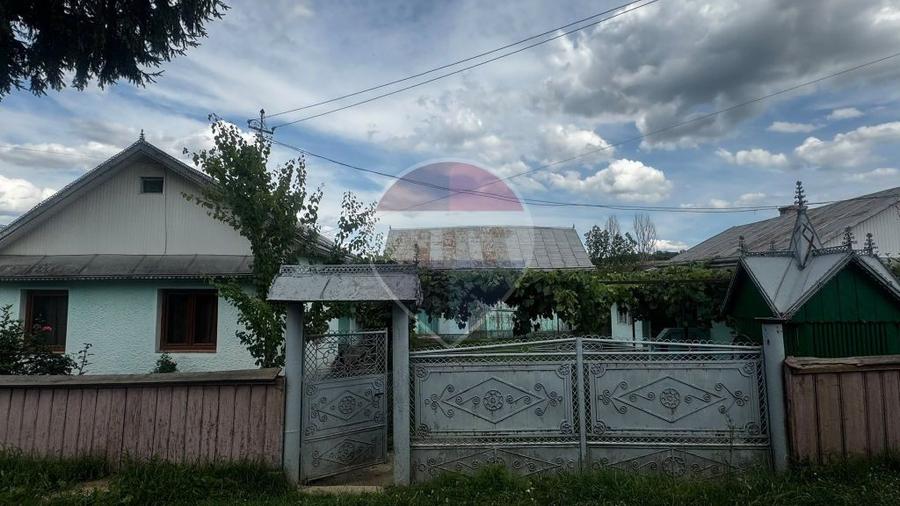 Casă cu 3 camere cu Teren 2600 Mp în Udești