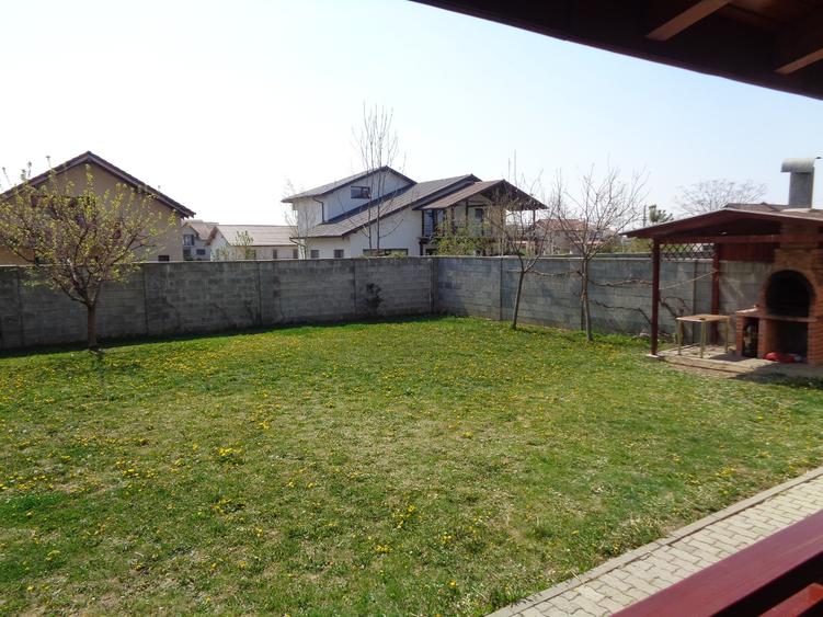 Casă individuală cu 4 camere cu Canalizare în Dumbrăvița