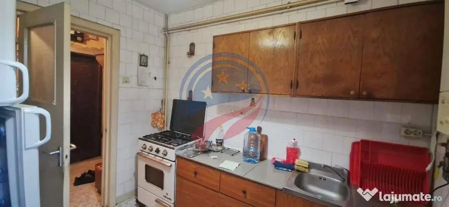 Apartament cu 3 camere semidecomandat în Gării