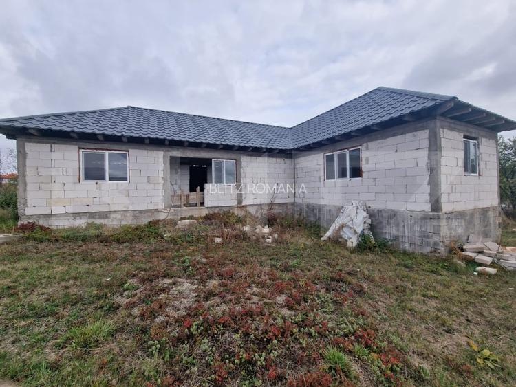 Casa noua cu teren de 948 mp, zona Mociu