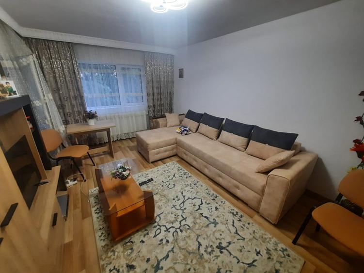 Apartament cu 3 camere decomandat, mobilat în Cug