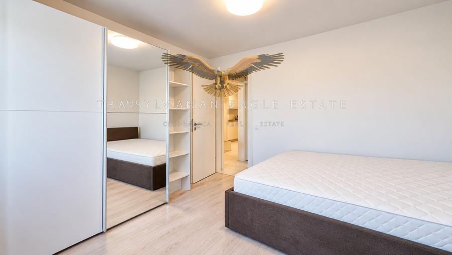 Apartament cu 4 camere semidecomandat, mobilat în Zorilor