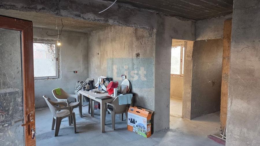 Casă cu 4 camere cu Garaj în Ostrovu Corbului
